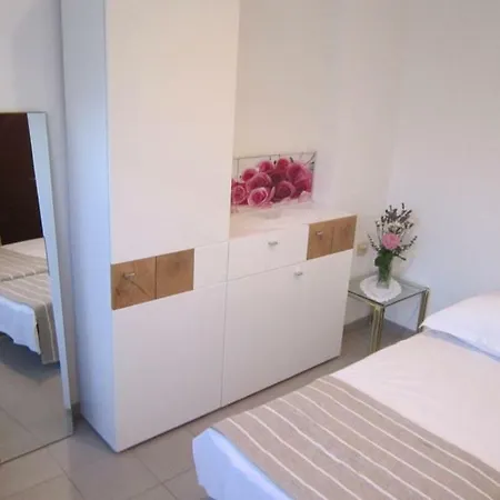 Apartment Studio Apartman Toni